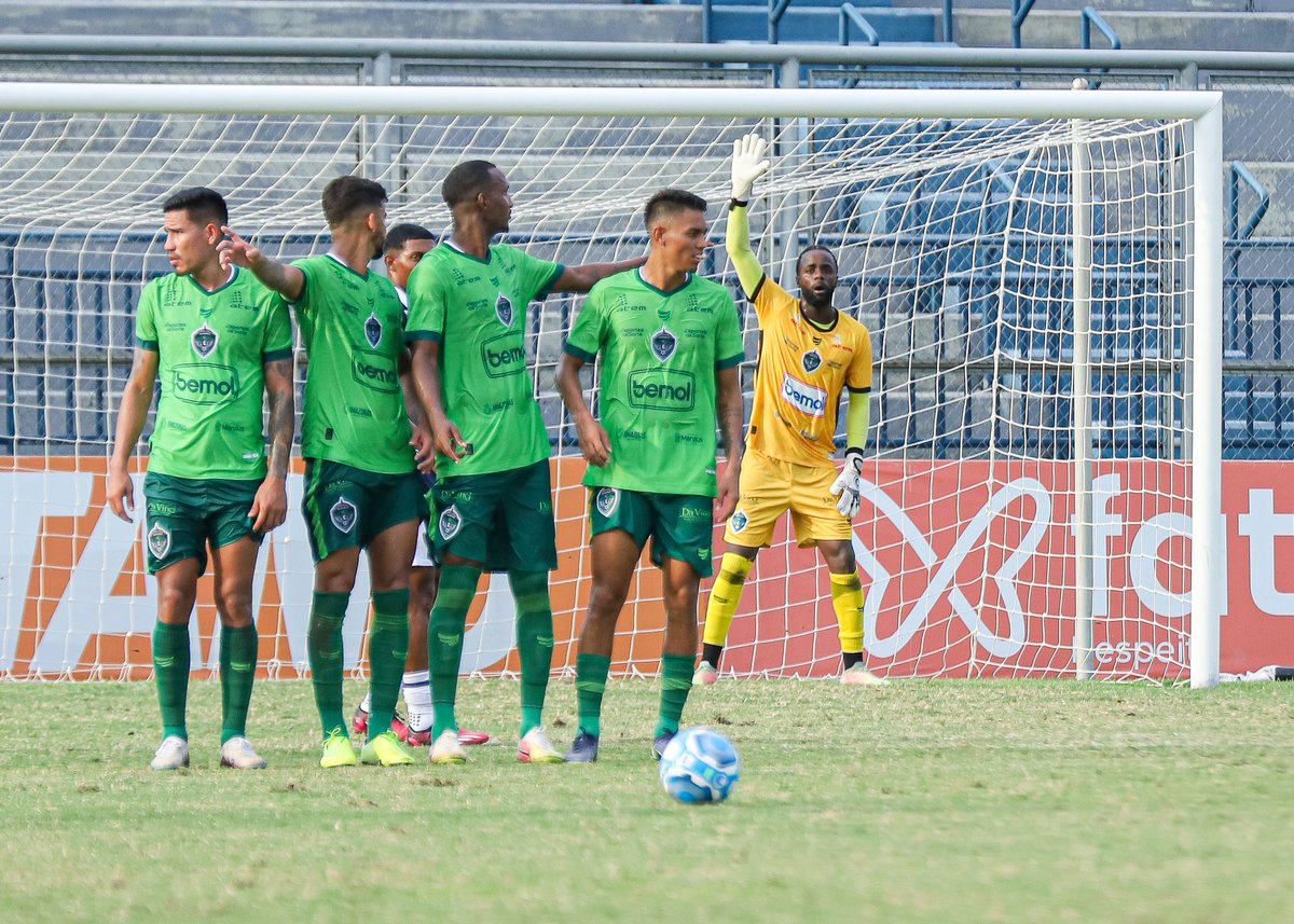 oficialmanausfc's tweet photo. Fotos do confronto de ontem contra o Remo, que terminou com o placar de 1 a 1.  

A partida foi dedicada ao dia dos pais e também contou com a estreia de um novo uniforme em homenagem ao 'Gavião-Real'.  

📸 @ismaelfotofc / Manaus FC 

#TimeDaAmazônia 🌳🦅🏹 https://t.co/idaVh47Q9L