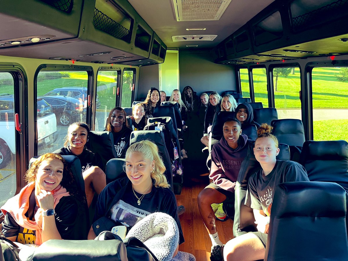 📍 St. Joseph ➡️ Greece 🇬🇷 

#GriffsInGreece 🦅🦁