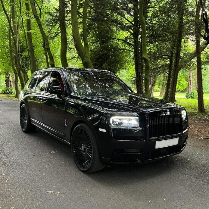 achauffeursuk's tweet photo. Rolls Royce Cullinan 💫

The king has arrived! 👑

Ready to make heads turn? Book now for your event to avoid disappointment! 

For all enquiries:
📞 01217980938
🚘 Prefer to be behind the wheel? ->
@platprescarhire
📍UK

#achauffeurs #chauffeurhire 
#rollsroyceghost #luxurycars https://t.co/yar2mhSBPB