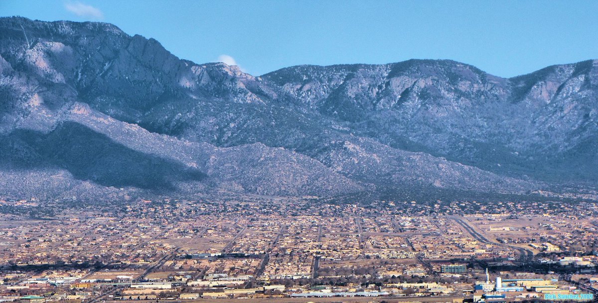 EmilybyNight's tweet photo. I'm leaving ABQ. Here's a list of why it's great. You dummies think it's only meth and saguaro cacti...so maybe I shouldn't reveal how awesome it is. But here's to not gatekeeping. https://t.co/osY3Y1HTG7