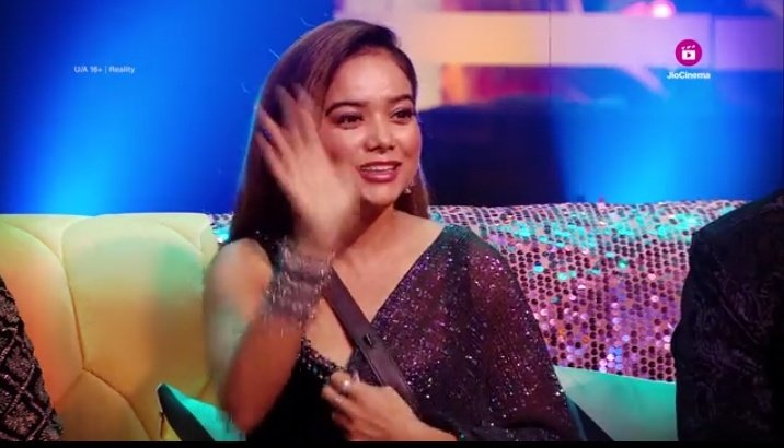 Satrangee_re's tweet photo. Cutie spotted in gorgeous saree 😍😍😍

#Abhisha #AbhishaFam
#ManishaRani #AbhishekMalhan 

SOULMATES ABHISHA FOREVER ❣️❣️❣️
MANISHA CONQUERED BBOTT 💥💥💥 https://t.co/H8yyc1R63l