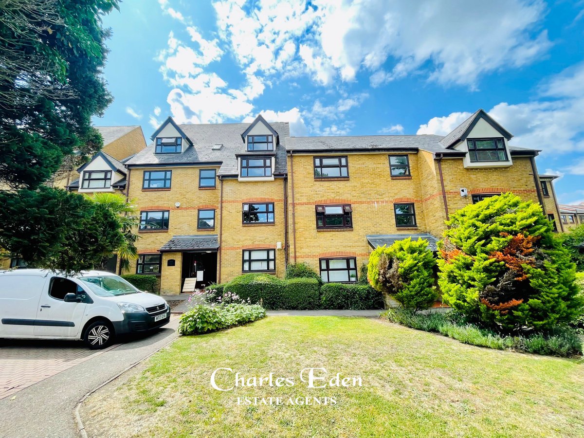 Guide Price £295,000 for this one bedroom ground floor flat with direct access out to communal gardens at rear. Garage. Chain Free. Close to Beckenham Junction. Tel. 020 86631964