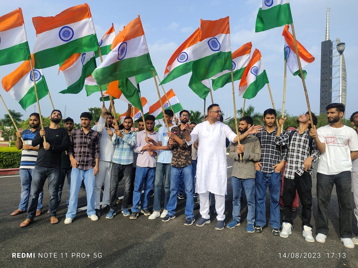 mahjaben_younas's tweet photo. TIRANGA REALLY ORGANISED BY OUR PAHARI QABILA AT JAMMU

We are grateful to Hon'ble PM and Hon'ble HM for taking case of Pahari Qabila to Parliament. Pahari Qabila will support this government in all the democratic exercises.

#PahariDeserveSTstatus
#HarGharTiranga https://t.co/ZgXpIodzkR
