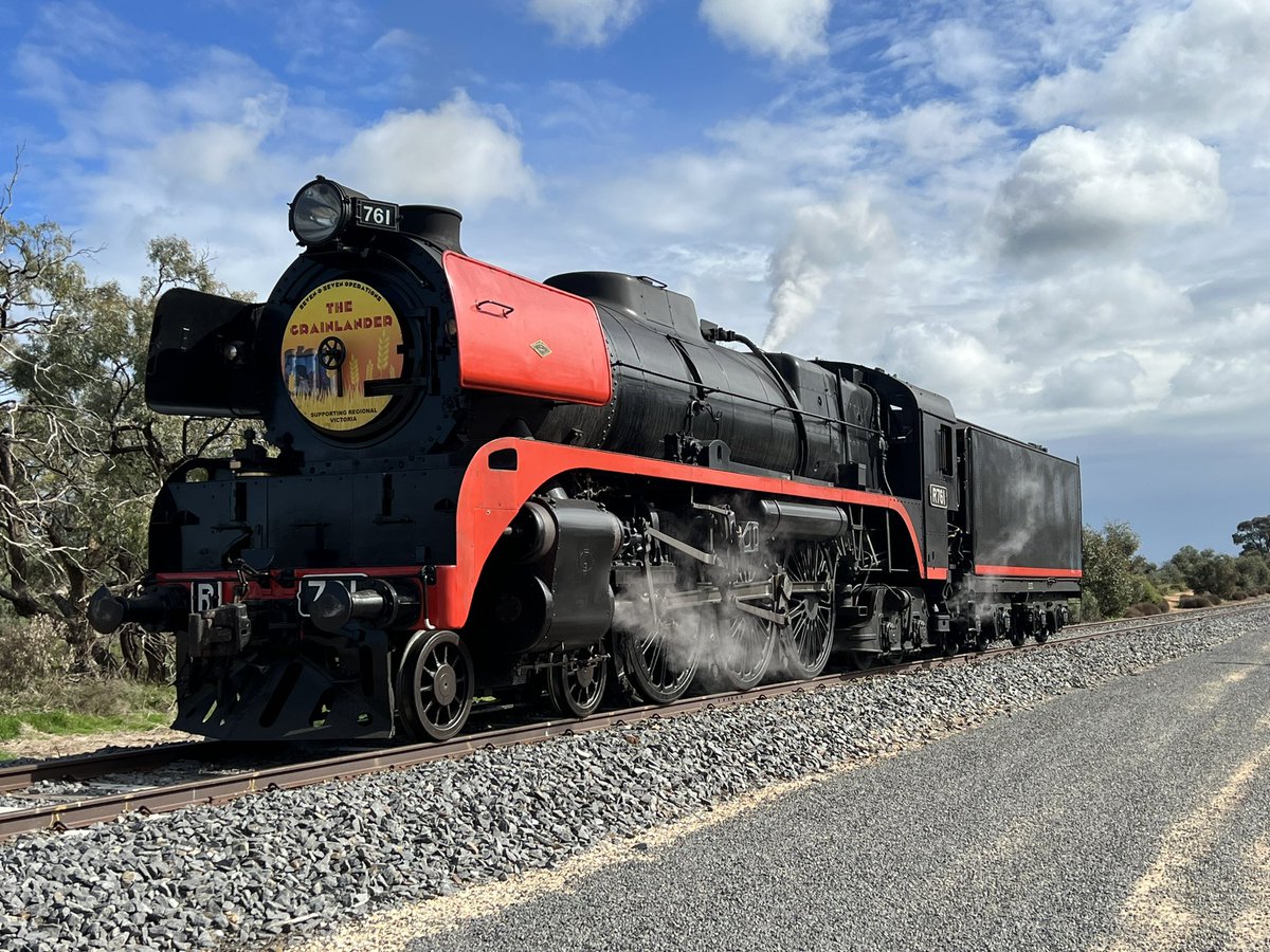 707_operations's tweet photo. Another huge weekend on #Grainlander #Silo #Art #Tour with our guests sampling the best of #Regional #Victoria by #Steam our regular providers @bakeonbroadway π§π°π₯―πdelicious treats ! Thanks to @SteamrailVic for the short notice use of R761 and all your help. https://t.co/a9D6itVZ1M