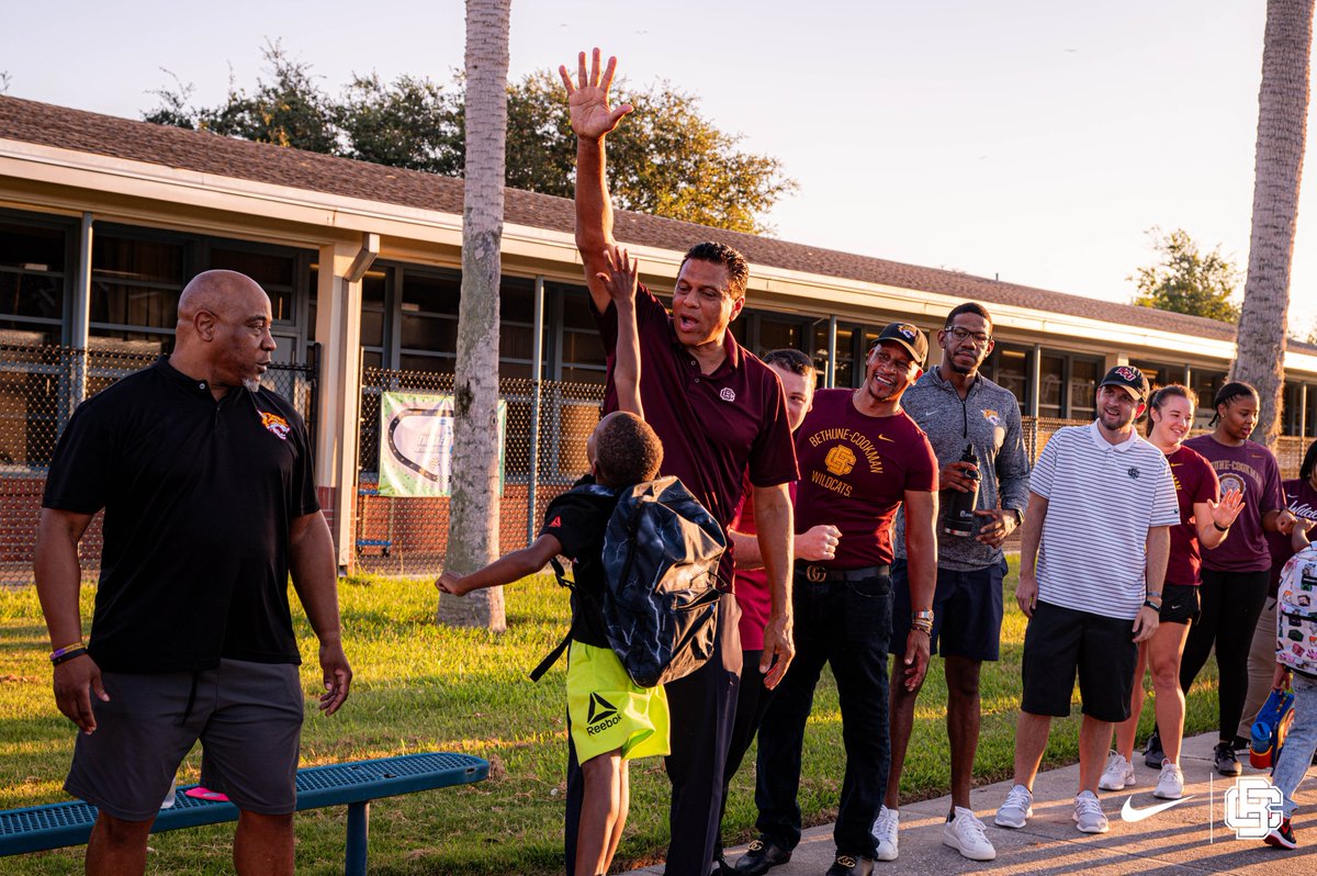 BCUAthletics's tweet photo. Happy 1⃣st Day of School! 🍎

The Wildcats stopped by @TurieTSmall this morning to wish excited students a great school year!

B-CU Athletics wishes students everywhere a successful school year! Wildcat Nation has your back!

#𝙃𝙖𝙞𝙡𝙒𝙞𝙡𝙙𝙘𝙖𝙩𝙨 | #𝙋𝙧𝙚𝙮𝙏𝙤𝙜𝙚𝙩𝙝𝙚𝙧 https://t.co/uo2lLxLXpE