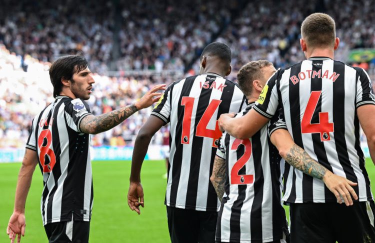 MU11Sports's tweet photo. ⚫️Newcastle United:

🦁#PL - 7th
🏆#UCL - R16
🔋#CarabaoCup - QF
♦️#FACup - R16

The UCL burden fatigues Howe’s men. A lack of European quality within the squad proves that Newcastle are still at the early stages of their rebuild. https://t.co/8UVdcYTZFc