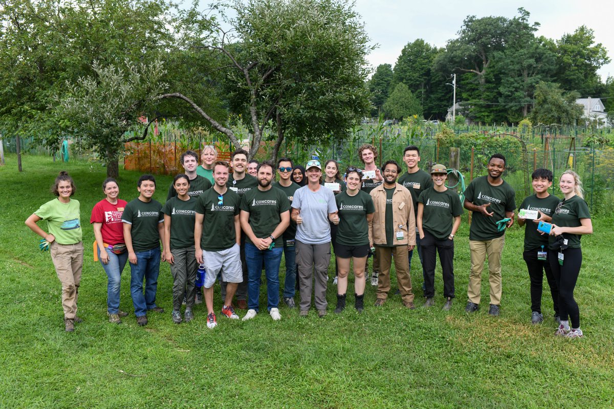 ICYMI: The Class of 2027 wrapped up orientation week with community service at Burlington's Intervale Conservation Nursery! The rain didn't deter them from planting, clearing, and making an impact.🌿🌼 #UVMFutureDocs #LCOMCares