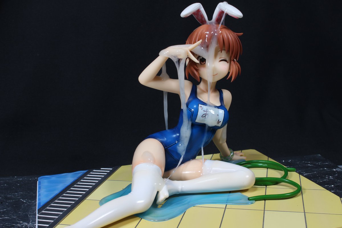 figure_bkk's tweet photo. 毎日暑いですね…。夏＝プール＝水着＝スク水＝usmnですよね。ブルマもスク水も紺色のウェアというものは白が非常に映えて素晴らしいです。スク水だからいくら汚れても大丈夫。この指あたりにねば～っ…と絡まるいやらしい感じ…左腕にも垂れてて、バランス良く仕上がりました。
#フィギュアぶっかけ https://t.co/UvsMMhYupl