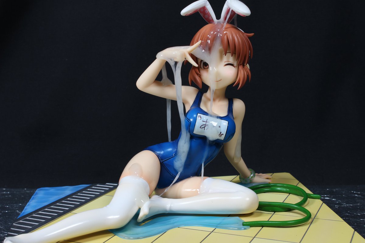figure_bkk's tweet photo. 毎日暑いですね…。夏＝プール＝水着＝スク水＝usmnですよね。ブルマもスク水も紺色のウェアというものは白が非常に映えて素晴らしいです。スク水だからいくら汚れても大丈夫。この指あたりにねば～っ…と絡まるいやらしい感じ…左腕にも垂れてて、バランス良く仕上がりました。
#フィギュアぶっかけ https://t.co/UvsMMhYupl