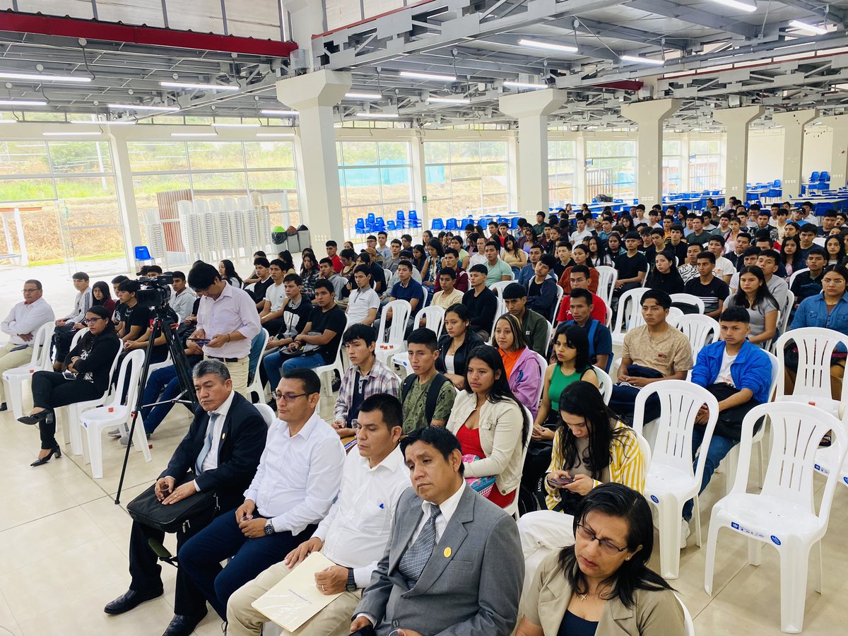 El presidente de la CO, Dr. Hugo Miguel, apertura el  Programa de Inducción y Nivelación Académica 2023 - II. Los nuevos ingresantes, durante dos semanas, son preparados para iniciar sus estudios profesionales.