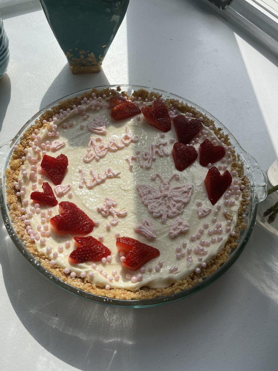 making an olivia rodrigo cake is just never a #badidearight ? #GUTS #OliviaRodrigo #vampireOR2 @LiviesHQ @oliviarodrigo