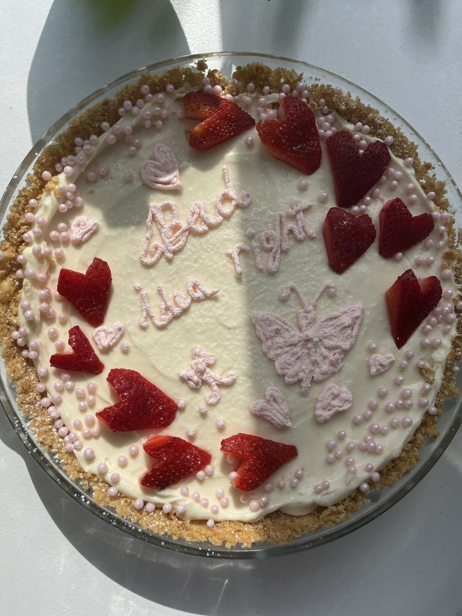 VAMPIRELIVV's tweet photo. making an olivia rodrigo cake is just never a #badidearight ? #GUTS #OliviaRodrigo #vampireOR2 @LiviesHQ @oliviarodrigo https://t.co/ztd5baYaOd