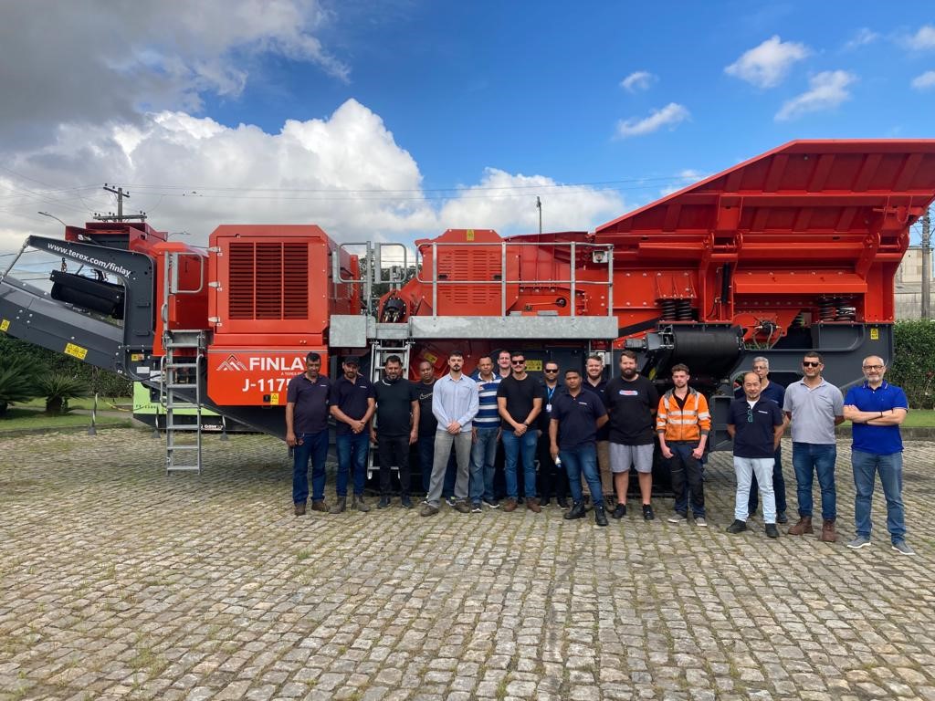 Well done to the team at Trimak who completed Finlay technical training in Brazil. This training allows our dealer to provide the best service to their valued customers ✅

#Finlay #StrongHeritageStrongFuture #Trimak #Training #TechnicalTraining