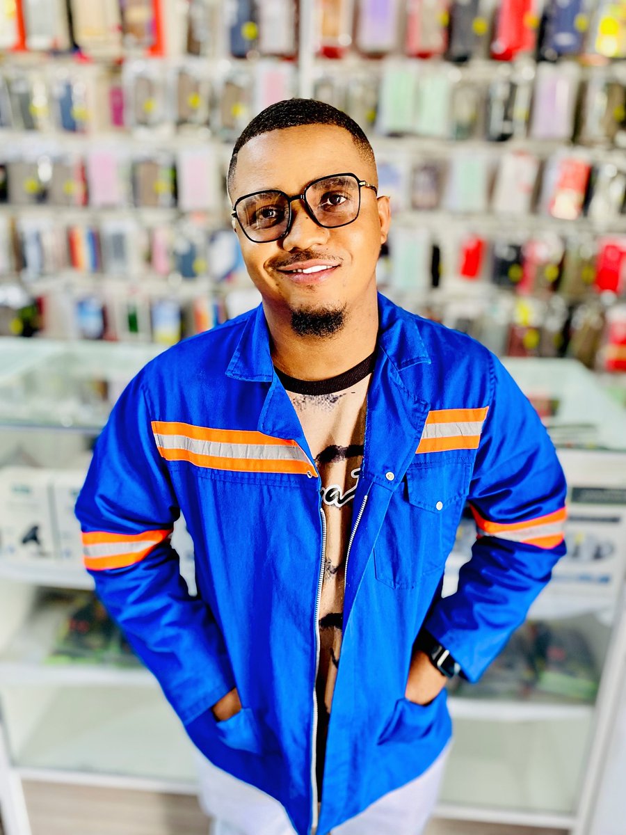 TedPhaladi's tweet photo. I fix and supply iPhones at a reasonable price 🤗🤗🤗..Let me be your Plug 🔌 🙃 https://t.co/m3aIiJr1QW