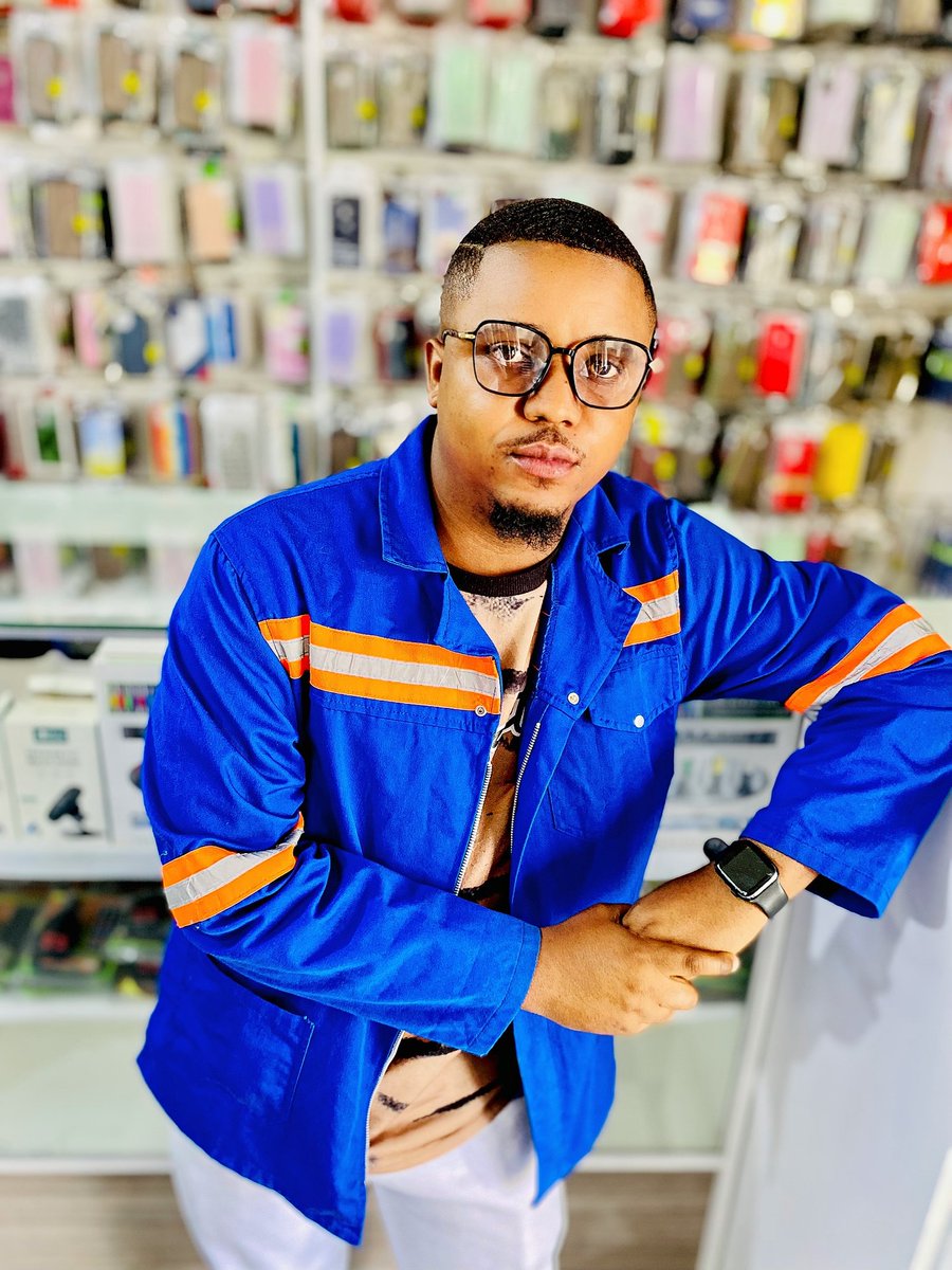 TedPhaladi's tweet photo. I fix and supply iPhones at a reasonable price 🤗🤗🤗..Let me be your Plug 🔌 🙃 https://t.co/m3aIiJr1QW