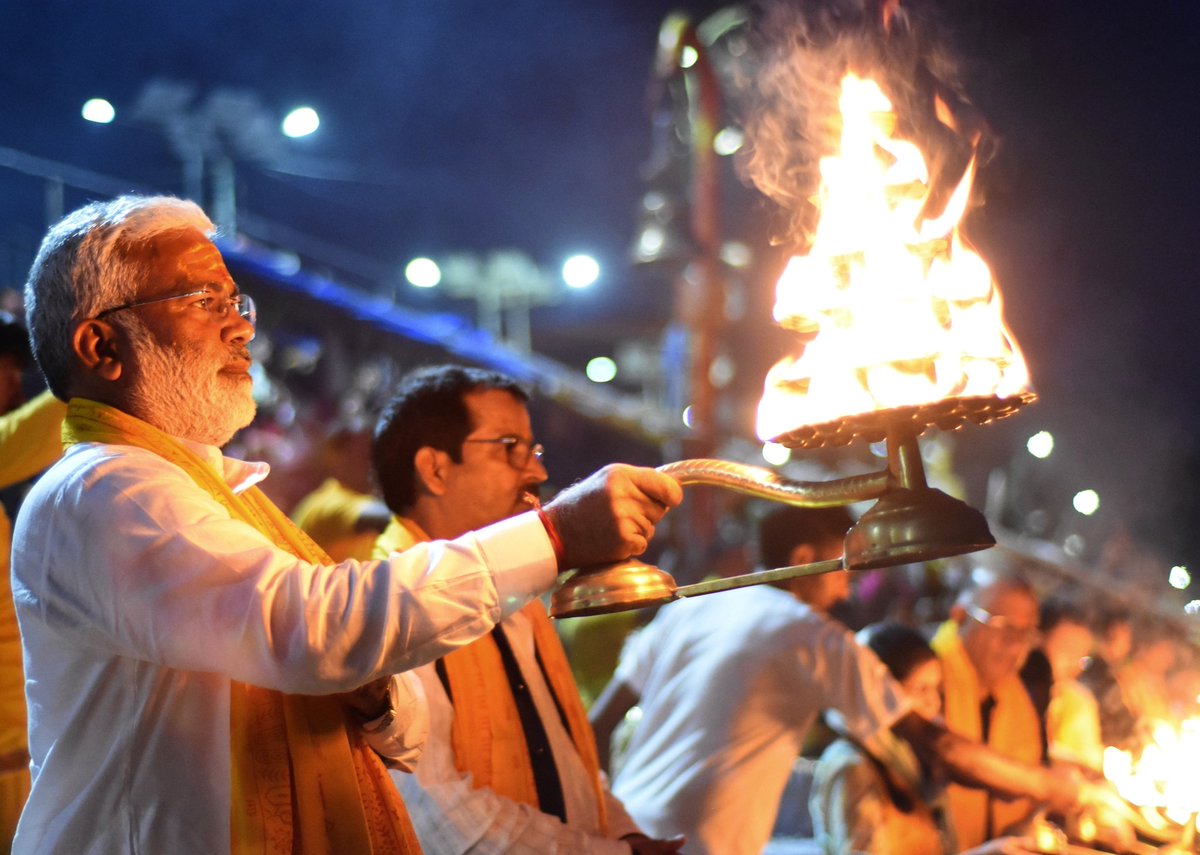 VinitMa19759608's tweet photo. RT @swatantrabjp: श्री अयोध्या जी में मां सरयू सरिता की मंगल आरती... https://t.co/ntxaCrOfXy