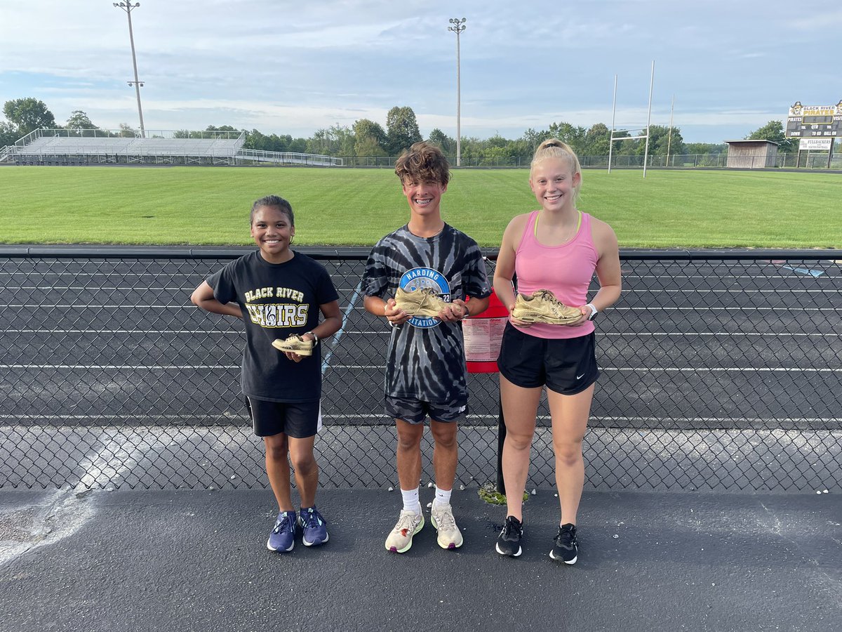 Your 1st golden shoe winners of 2023!! The golden shoe is given each week to a runner who exemplifies outstanding racing, effort, attitude, and leadership throughout the week and on race day. Congrats to Jade(MS), Logan(HS) and Paige(HS)!!! <a href="/BRiverAthletics/">B.R. Athletics</a>