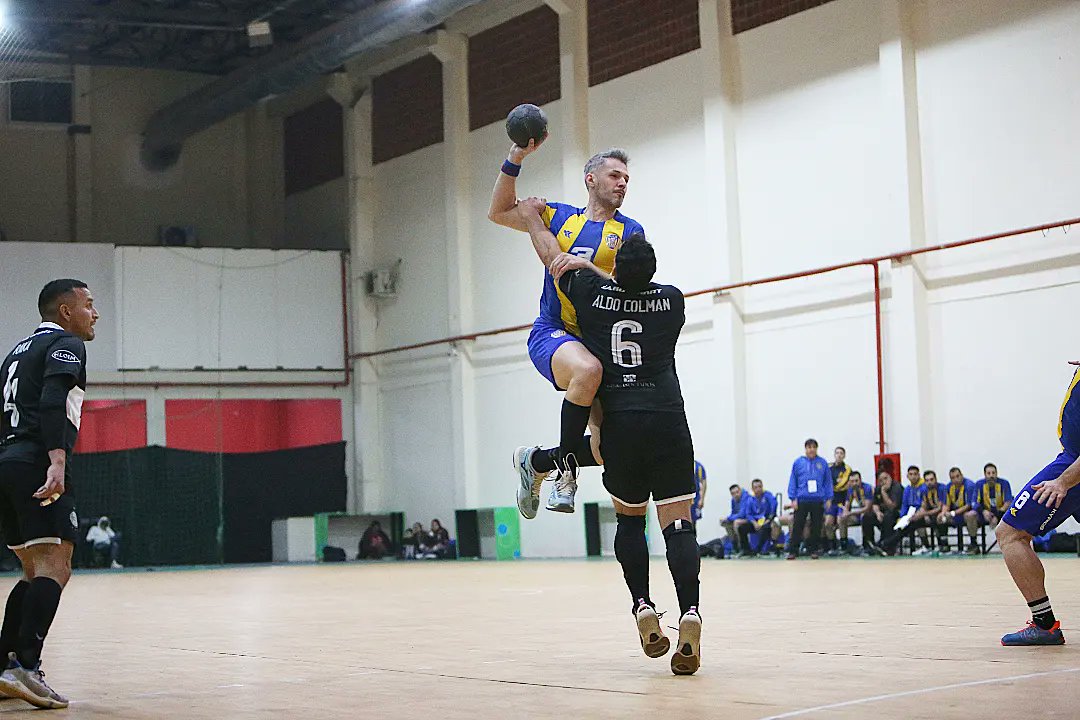 cpyhandball's tweet photo. ¡LUQUE SUPERCAMPEÓN!

✅ AYER | GRAN VICTORIA de @LuqueHandball para consagrarse CAMPEÓN del Torneo Metropolitano Superliga Masculina Apertura 2023!

🙌 El equipo auriazul derrotó (30 - 24) a Olimpia, en la final masculina de la máxima categoría de nuestro balonmano! https://t.co/o1ogIBl33g