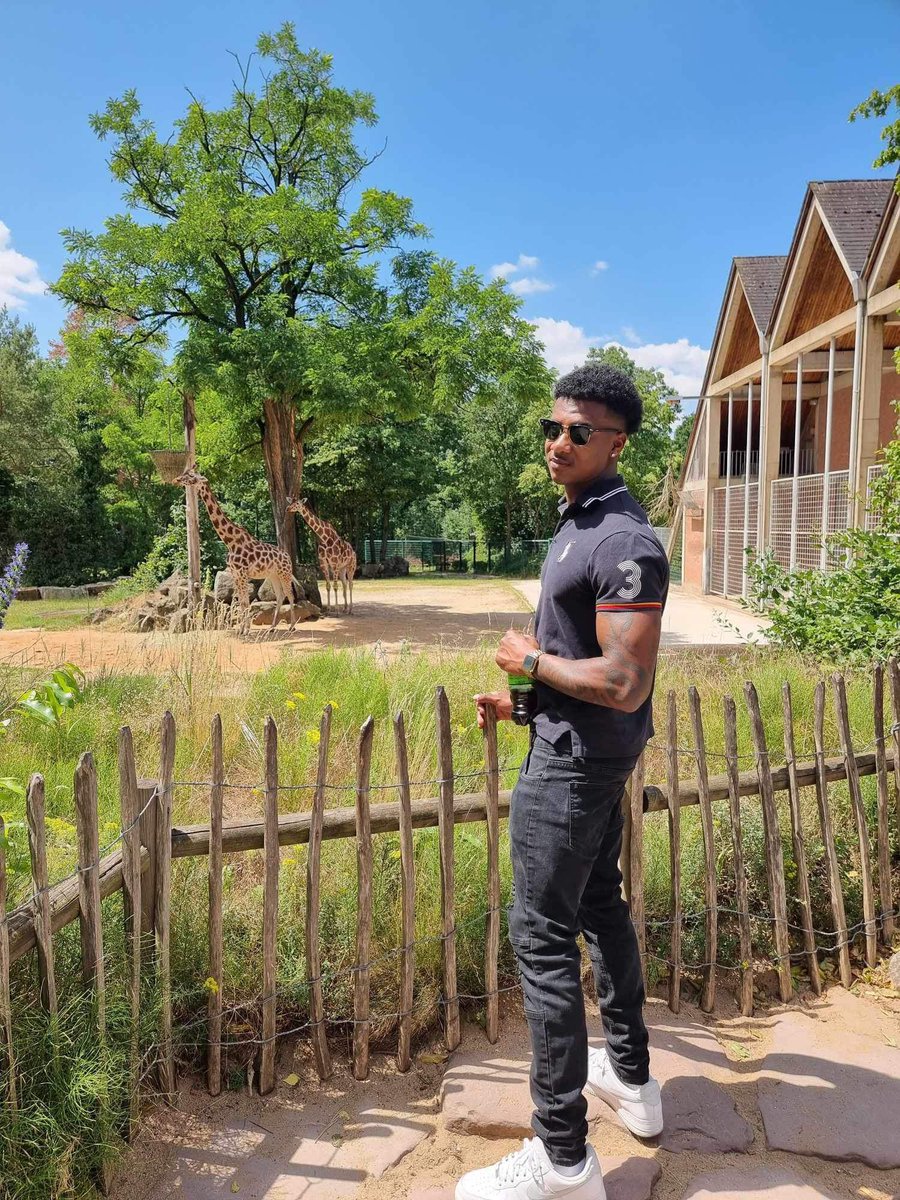 GreatApeLarry's tweet image. This shit soo unfair. You got me holding back a dam trying to type this. You taught me soo much &amp;amp; I’ll forever love you lil brother. It’s killing me I have to leave this deployment without you.💔 Get your rest King
#GermanKing  #BigDex #LLTWIN 🕊️💙