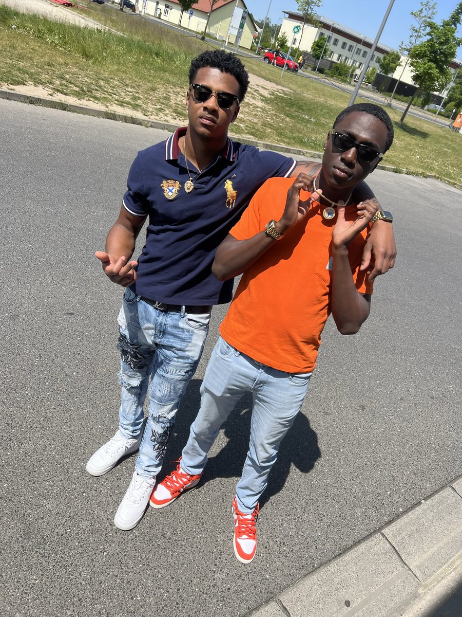 GreatApeLarry's tweet image. This shit soo unfair. You got me holding back a dam trying to type this. You taught me soo much &amp;amp; I’ll forever love you lil brother. It’s killing me I have to leave this deployment without you.💔 Get your rest King
#GermanKing  #BigDex #LLTWIN 🕊️💙