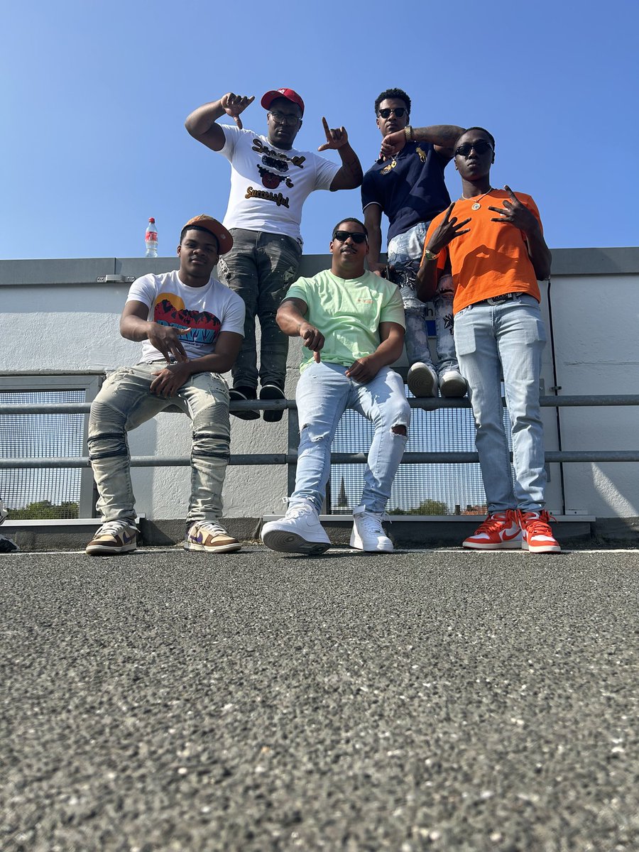 GreatApeLarry's tweet image. This shit soo unfair. You got me holding back a dam trying to type this. You taught me soo much &amp;amp; I’ll forever love you lil brother. It’s killing me I have to leave this deployment without you.💔 Get your rest King
#GermanKing  #BigDex #LLTWIN 🕊️💙