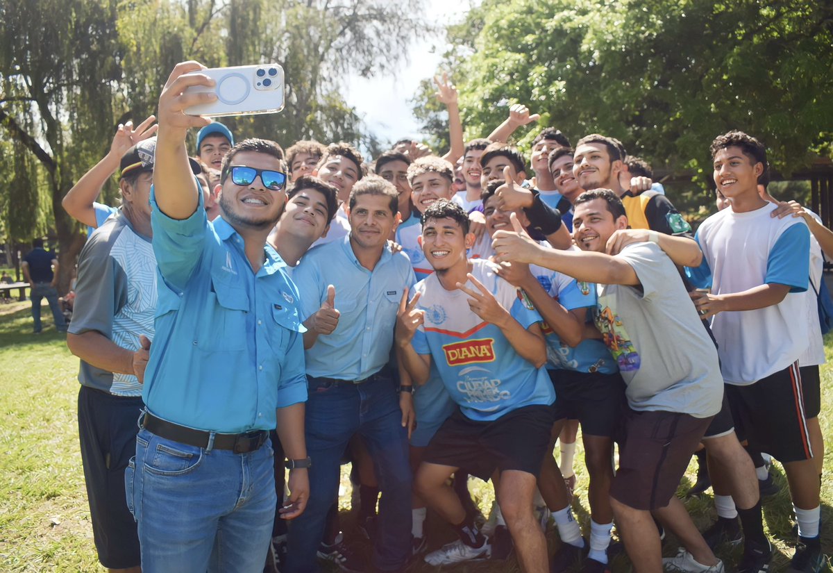 LideresCya's tweet photo. Nuestro joven y candidato a Diputado por el Parlamento Centroamericano @ReneDorathSV realizó el pasado fin de semana una gira nacional, en el
Marco del día internacional de la juventud para compartir con la juventud de nuestro partido @nuevasideas 

#ModoCyan https://t.co/RkJ8ULki3n