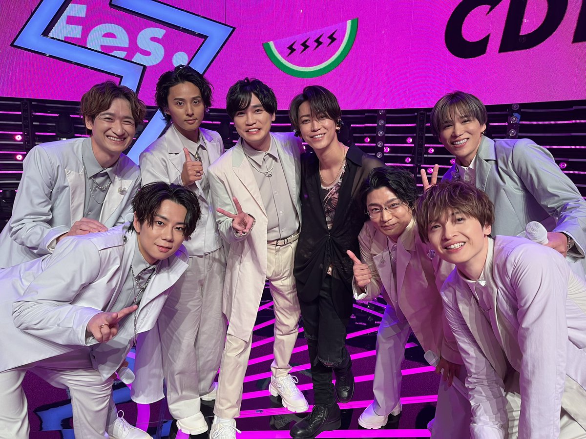 KMF2_0810MENT's tweet photo. #CDTVライブライブ 📺
一緒に楽しくトークさせていただいた
亀梨さんと✨
お写真撮らせていただきました📸

#カスマイ 😂
#みんなもそうなら愛の賜物 
#KisMyFt2_ともに https://t.co/e1TrSVkRRn