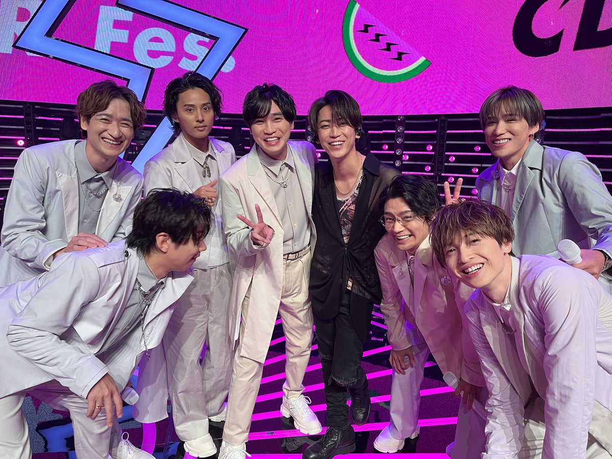 KMF2_0810MENT's tweet photo. #CDTVライブライブ 📺
一緒に楽しくトークさせていただいた
亀梨さんと✨
お写真撮らせていただきました📸

#カスマイ 😂
#みんなもそうなら愛の賜物 
#KisMyFt2_ともに https://t.co/e1TrSVkRRn