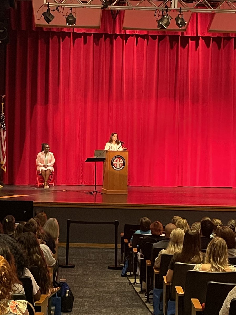 PezzellaMelinda's tweet image. New Educator Orientation got off to an upbeat and positive start with the @SalemHSVB cheerleaders, band, NROTC, and student leaders! Thank you for welcoming and greeting the educators to Virginia Beach!! #WeAreVBSchools