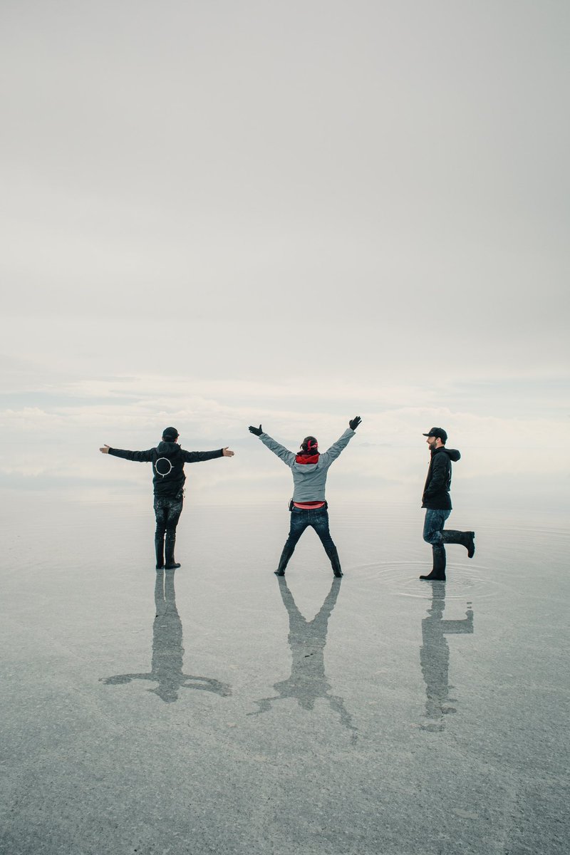 ɢɪᴍᴍɪᴇ a ᴛ!
ɢɪᴍᴍɪᴇ an x! 
ɢɪᴍᴍɪᴇ an ʟ! 
ᴡʜaᴛ'ꜱ ᴛʜaᴛ ꜱᴘᴇʟʟ??
ᴛ-x-ʟ! 

This iconic crew shot was captured a top the serene salt flats of Bolivia while on location for <a href="/nomadthefilm/">NOMAD the Film</a>.

You can't properly be on location without being in the team spirit! 📣👏