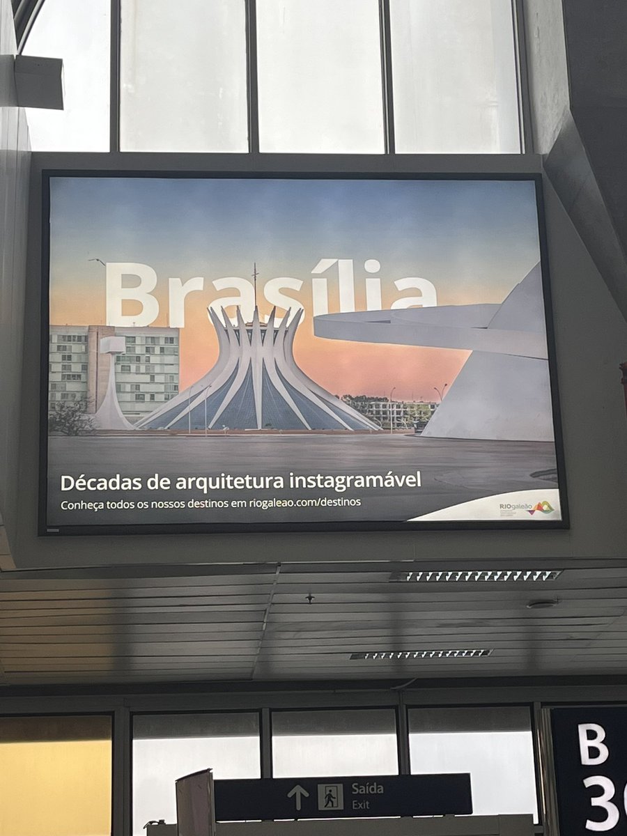 clamedeiros's tweet photo. Niemeyer e Lucio Costa construiram uma cidade nos anos 50 para que o redator publicitário pudesse chamá-la de arquitetura instagramável em 2023 https://t.co/w41HbOYC7n