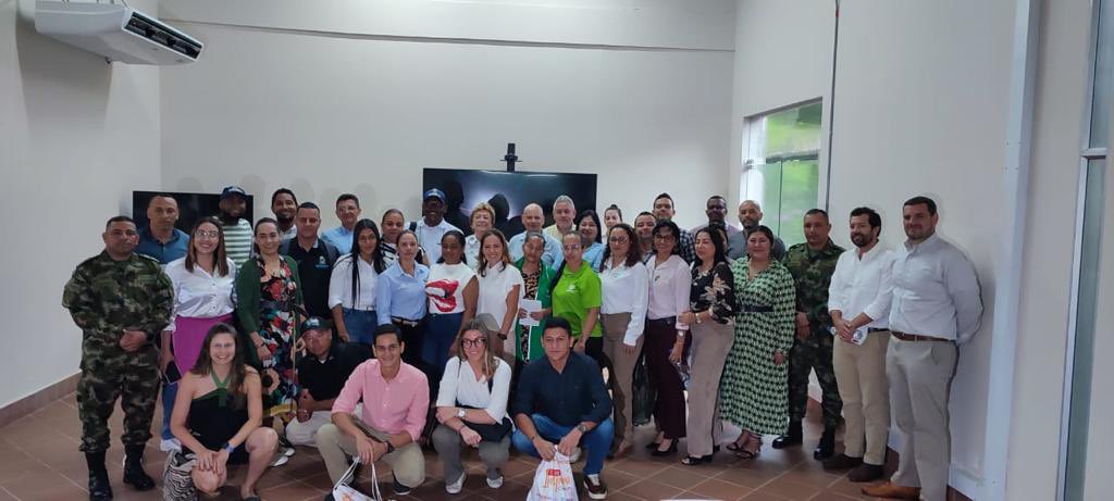 Ejercito_Div7's tweet photo. #ParaDestacar | En carepa, Ant, la sección de acción integral de la #Brigada17, se reunió con @USAID_Colombia, #Empropaz, #FundaciónUnibán y entidades bancarias para diseñar estrategias en proyectos de emprendimiento en la subregión de Urabá. 
¡Somos 
#GarantesDelDesarrollo ! https://t.co/PS35Y4BOLh