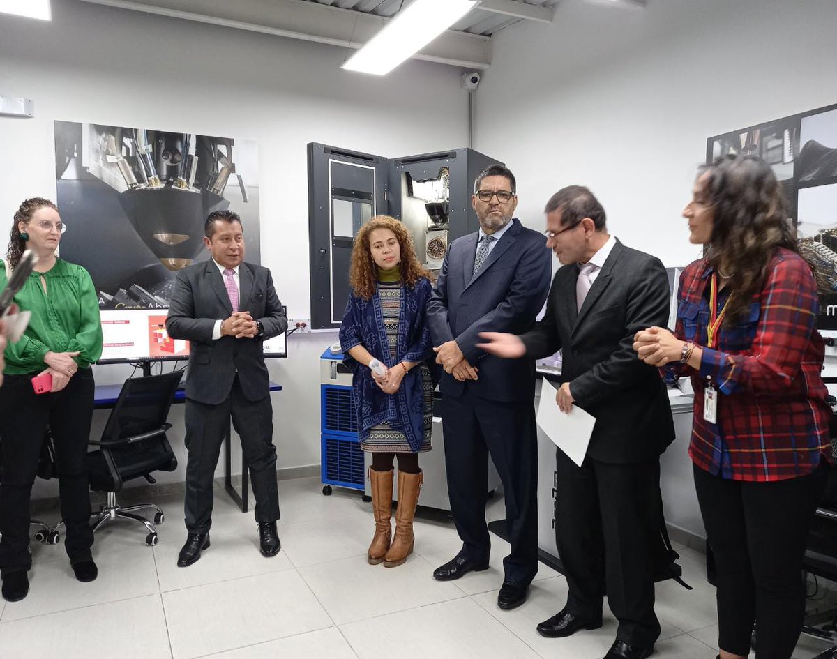 gtarazona1's tweet photo. #AEstaHora Nos complace presentar nuestra Unidad de Prototipado Manufactura y Diseño Avanzado @lamdaudistrital comprometidos con la transformación digital. #OrgulloUD #Somostecnologia
#SomosUD
#SERdelaUD @MincienciasCo @Educacionbogota https://t.co/z1rGcigVKL