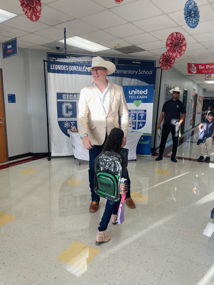cigarroacowboys's tweet photo. Welcoming all of our Cigarroa Cowboys! Saddle up for learning! 🤍💙🤠 @dallasschools @SoniaLoskot @DavidVillegas_ @ms_marichal https://t.co/6FoIwvXg9u