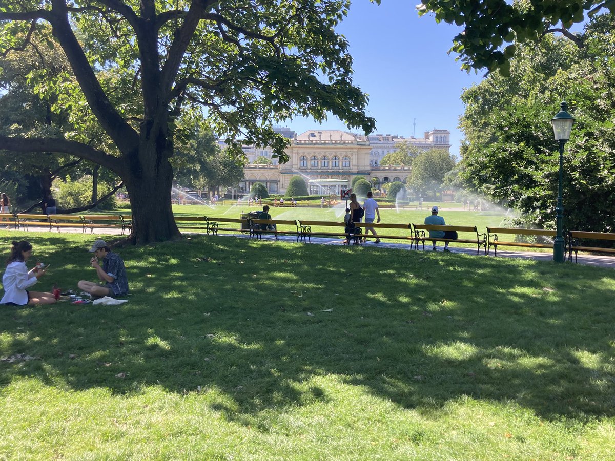 euro_tour's tweet image. ウィーン(🇦🇹オーストリア)。
本日の風景より。
③市立公園
今日のシュトラウス🎻は、真夏☀️の陽気なメロディ🎶を奏でていました😊