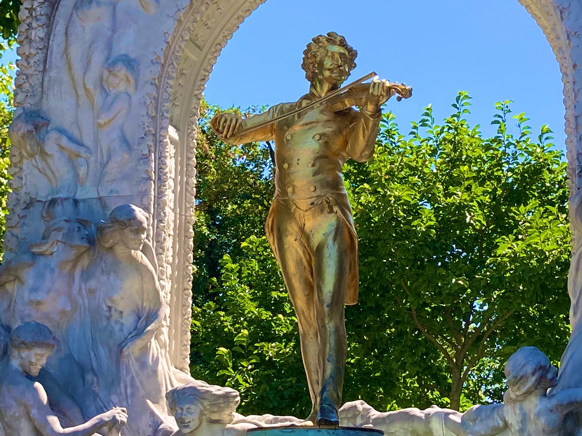 euro_tour's tweet image. ウィーン(🇦🇹オーストリア)。
本日の風景より。
③市立公園
今日のシュトラウス🎻は、真夏☀️の陽気なメロディ🎶を奏でていました😊
