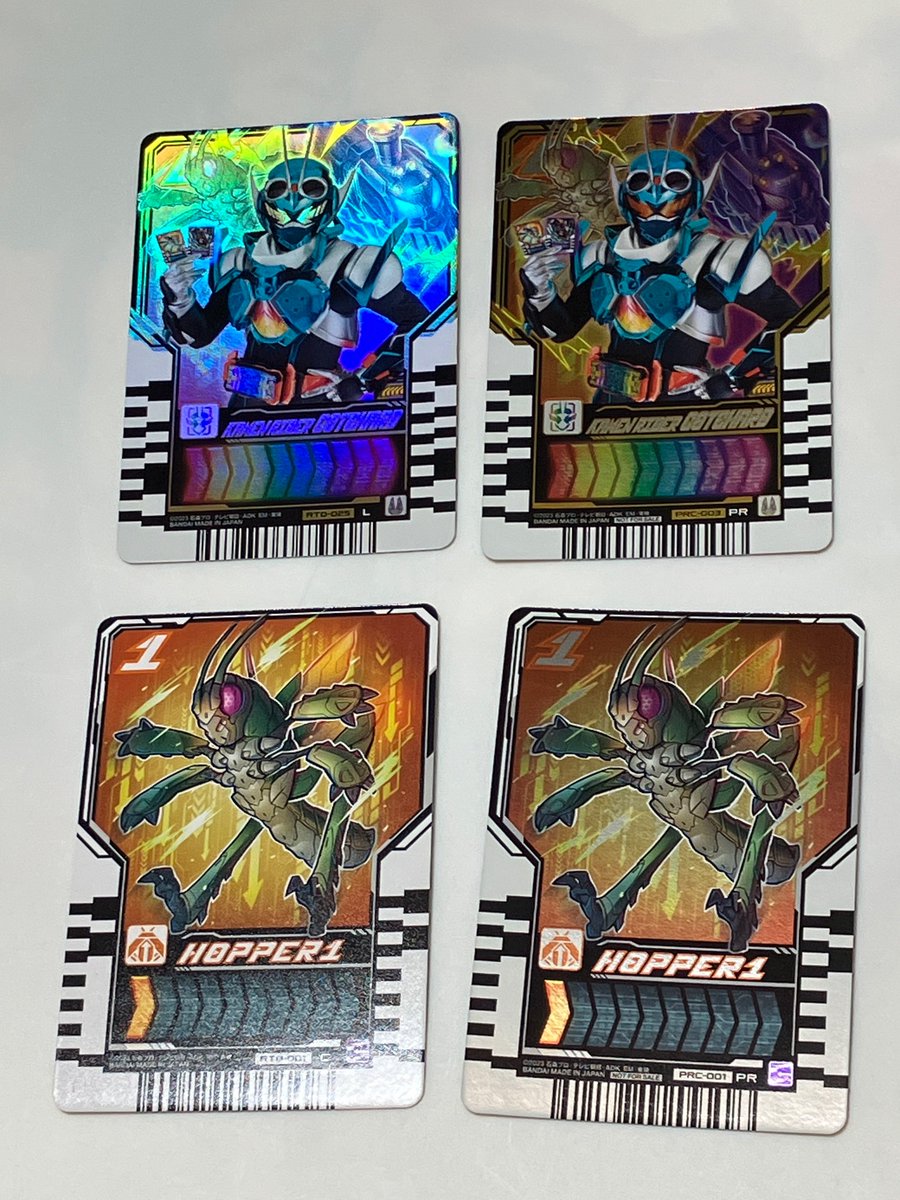 劇場版ギーツ、キングオージャーの特典のライドケミートレカ。 キングオージャー裏面はオリジナルのクワガタオージャー柄。 3枚目左が一般販売版で違いは加工がメタル加工されてました。