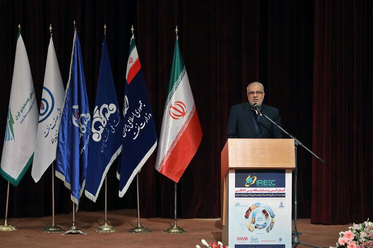 roydadnaft's tweet photo. #Iranian #Energy_Minister Javad Owji said on Monday that the country’s Supreme #Economic_Council has defined new #projects with a total investment of $36 billion to improve #energy_consumption efficiency in various sectors, #Shana reported.
https://t.co/0sRe7WGN7P https://t.co/RKRGqlxY19