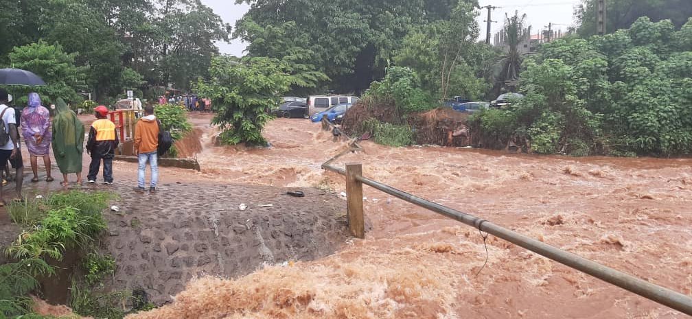 AguiRoutiere's tweet photo. #Alerte ⚠ 

En raison des fortes pluies qui s’abattent à Conakry Merci d'éviter les zones suivantes :

🚫 Le pont de Koboyah
🚫 Le pont de Yataya fossede
🚫 Le lac de Sonfonia
🚫 Le pont kiridi (Nongo)

"La Sécurité Routière, c'est chacun de nous"

#Aguiser #RoadSafety #Route https://t.co/RNYaURDvn9