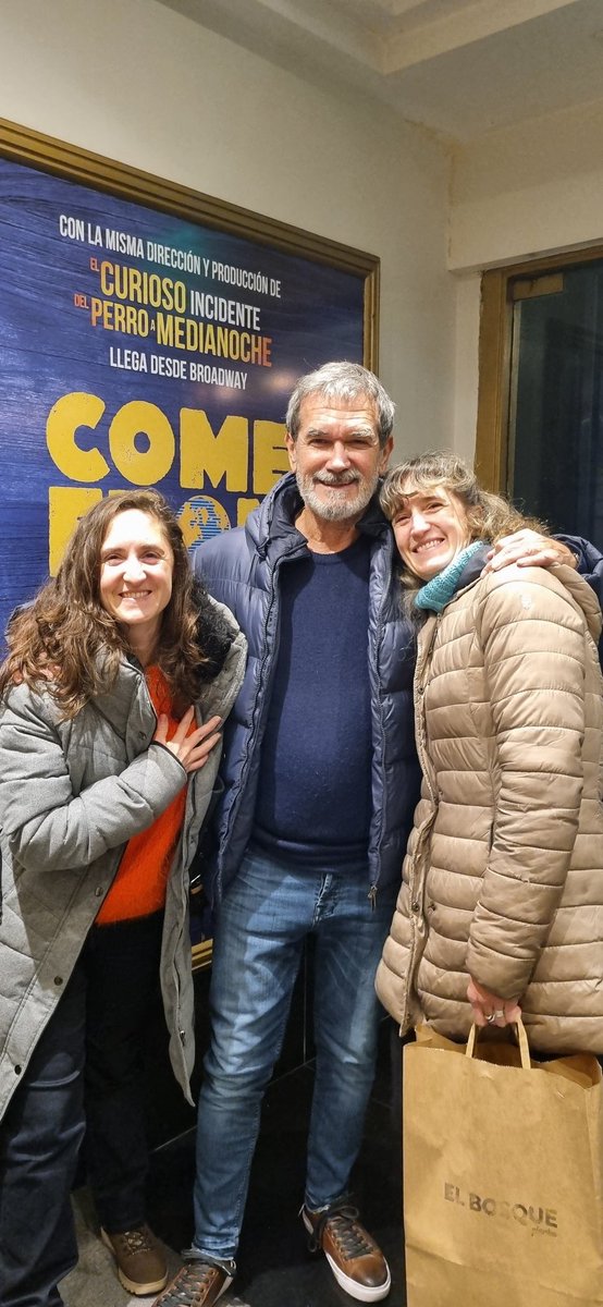 Mis hijas mayores Jimena y Micaela vinieron ayer a ver la funcion. Alegria inmensa.<a href="/AgusPerezCosta/">Agustin Perez Costa</a> <a href="/Teatro_Maipo/">Teatro Maipo Oficial</a> <a href="/TheStageCompany/">comefromaway-thestagecompany</a> <a href="/MrManuVictoria/">Manu Victoria</a> <a href="/melalenoir/">Mela Lenoir</a> <a href="/CarlaStageCo/">Carla Calabrese</a> <a href="/sebamazzoni74/">sebastianmazzoni</a>