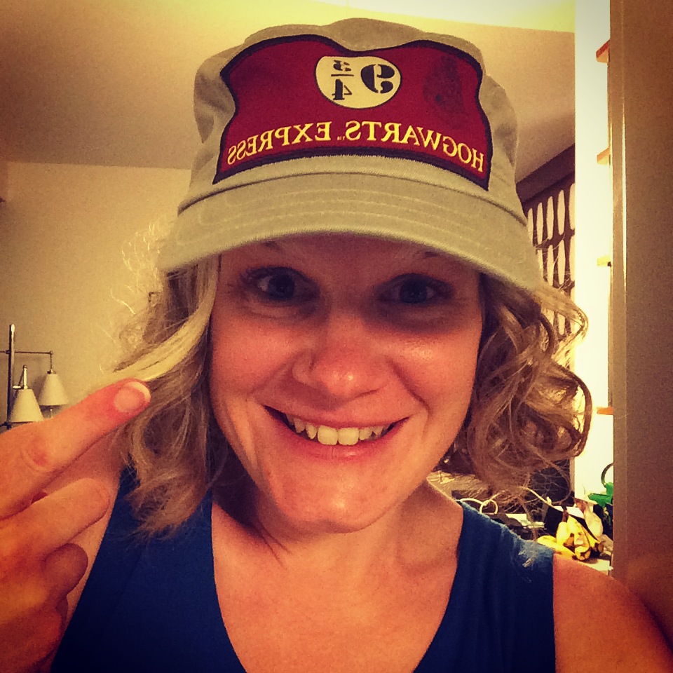 AlohomoraMN's tweet photo. Host Kat loves to hold a paperback, but she most often revisits the Wizarding World through the audiobooks. What's your favorite way to go back to Hogwarts? #PostsAbouttheHosts
#harrypotterfan #harrypotterpodcast #harrypotterfandom #potterheads #harrypotterislife #harrypotterfans https://t.co/g7Ld0BzegT
