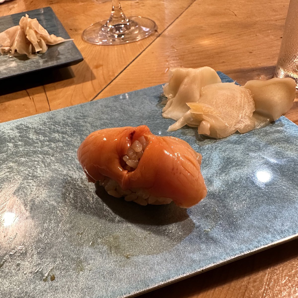0811_reon's tweet photo. 今月もみこ寿司さま

貝とエビとしめ鯖が推し。

しめ鯖美味しかった🧡
@mikosushi2021 
@TECC2020 
 #おすし  #お寿司  #みこ寿司
 #エビは蒸しエビが一番好き https://t.co/Z5dp4BSkGP