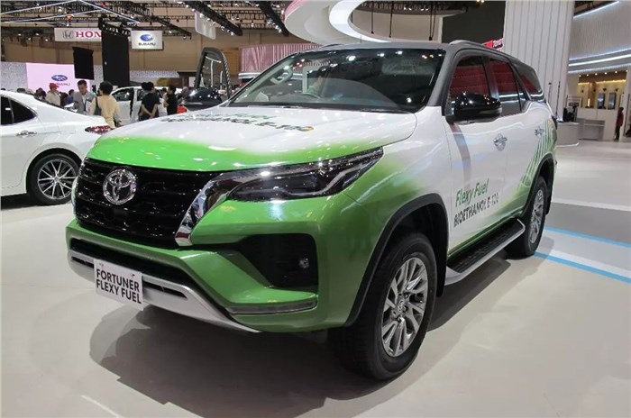 CarNewsGuru1's tweet photo. Toyota revealed a new version of its popular SUV, the Fortuner, at the Gaikindo Indonesia International Auto Show (GIIAS) 2023. This prototype SUV, named the Toyota Fortuner Flexy Fuel, operates using bioethanol, which is made from organic materials. Unlike regular ICE-powered. https://t.co/5rLsC3gle3