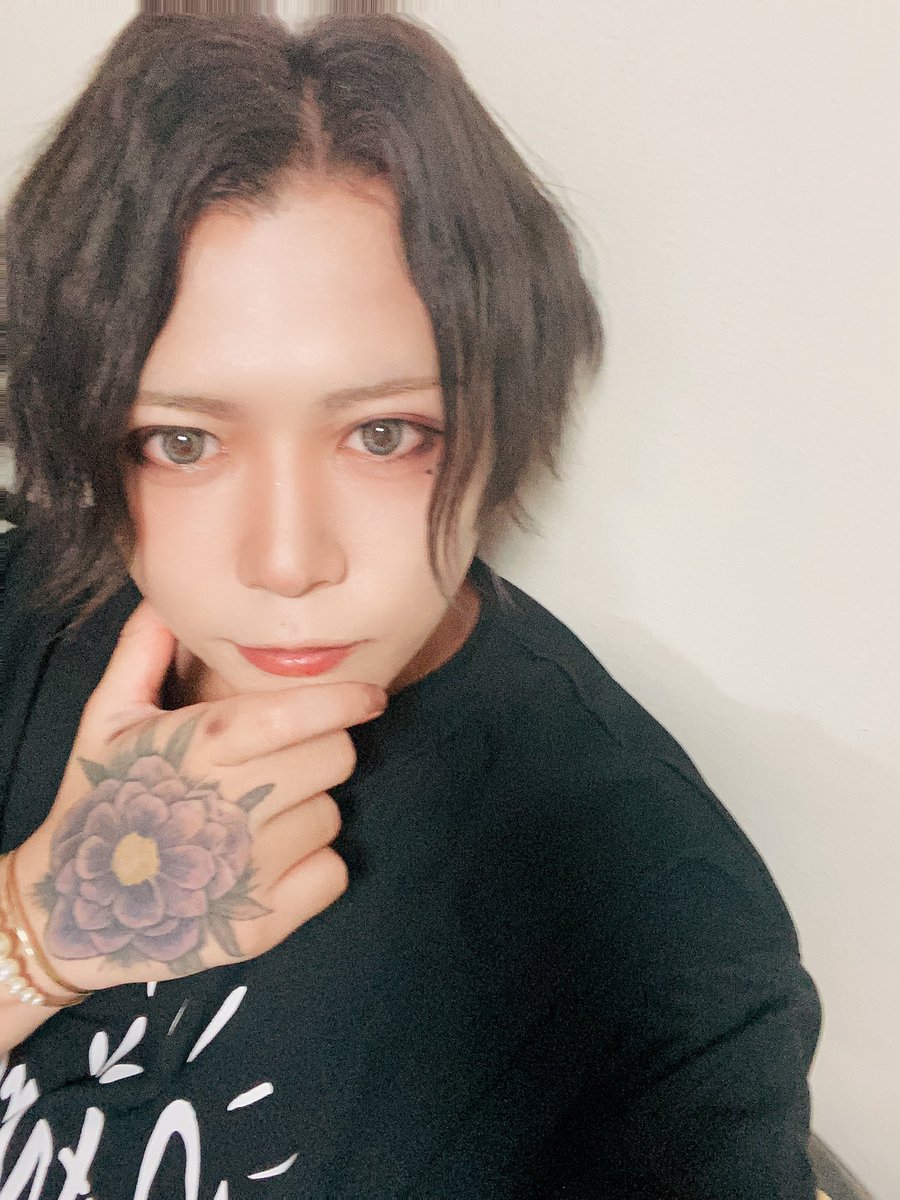 BBcute1006's tweet photo. 二重にして初めてのメイクしての自撮りをしたら思いの外女殴ってそうになった https://t.co/a2ravCYNAx
