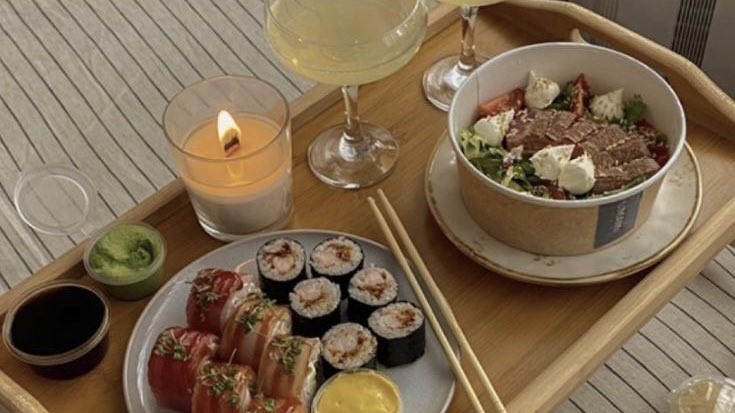 malusokay's tweet photo. Cosy sushi nights 🕯️ https://t.co/uQn7vMYLra
