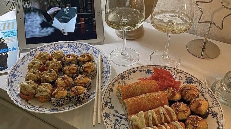 malusokay's tweet photo. Cosy sushi nights 🕯️ https://t.co/uQn7vMYLra