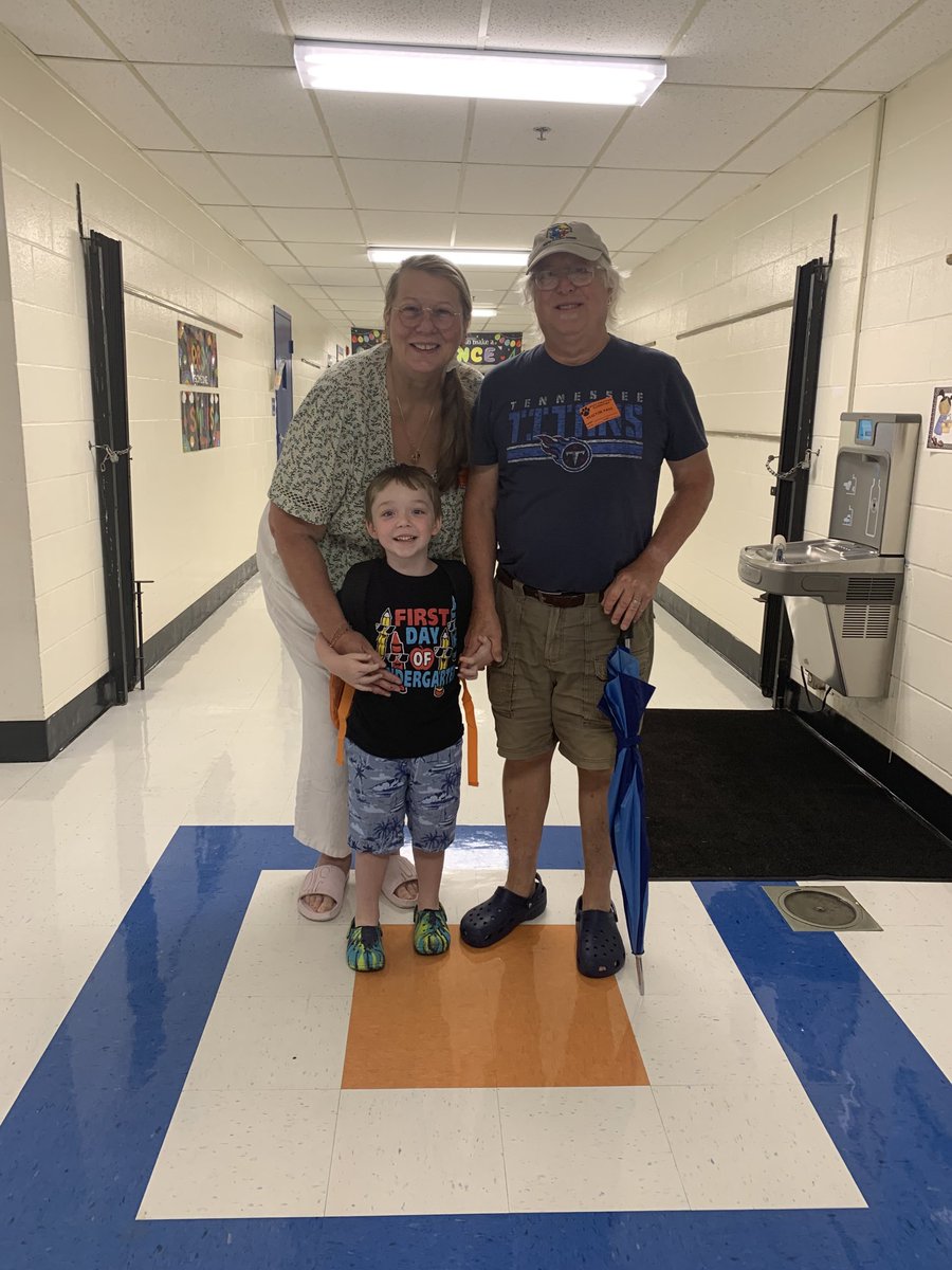 AmberRaymer2's tweet photo. Ready to “rise and shine” for kindergarten!  It’s going to be a great day!#first day ⁦@West_Cheatham⁩ ⁦⁦@CCBOE⁩ https://t.co/8tMyUyzNLJ