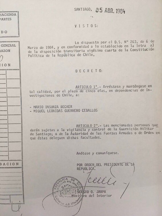 fotohistoriacl's tweet image. Decreto firmado por Sergio Onofre Jarpa  en que ordenaba arrestar a opositores políticos, en este caso, Manuel Guerrero Ceballos ,posteriormente degollado.