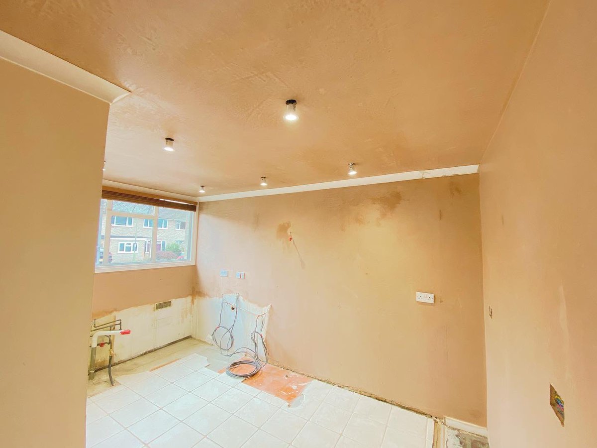 Penfold_P_S's tweet photo. Another one started today #mondayfunday Kitchen smooth plaster + Smooth all 10 ceilings over Artex😀 #farnborough #plastered #smooth #reliable #freequotes #penfoldplasteringservices https://t.co/K3ftpRDWes