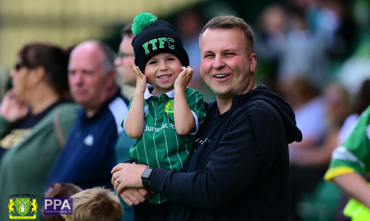 YTFC's tweet photo. Largest crowd in the National League South this weekend 👏

#YTFC 💚 https://t.co/xlTO7s0wkH